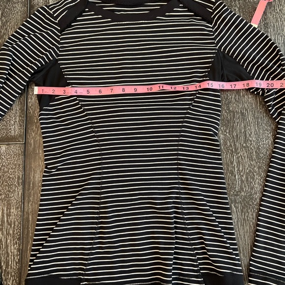 Lululemon Base Runner Long Sleeve in Parallel Stripe Black White/ Black - Picture 2 of 4